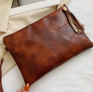 NWOT- Envelope Handheld Clutch Bag w/ Tassel